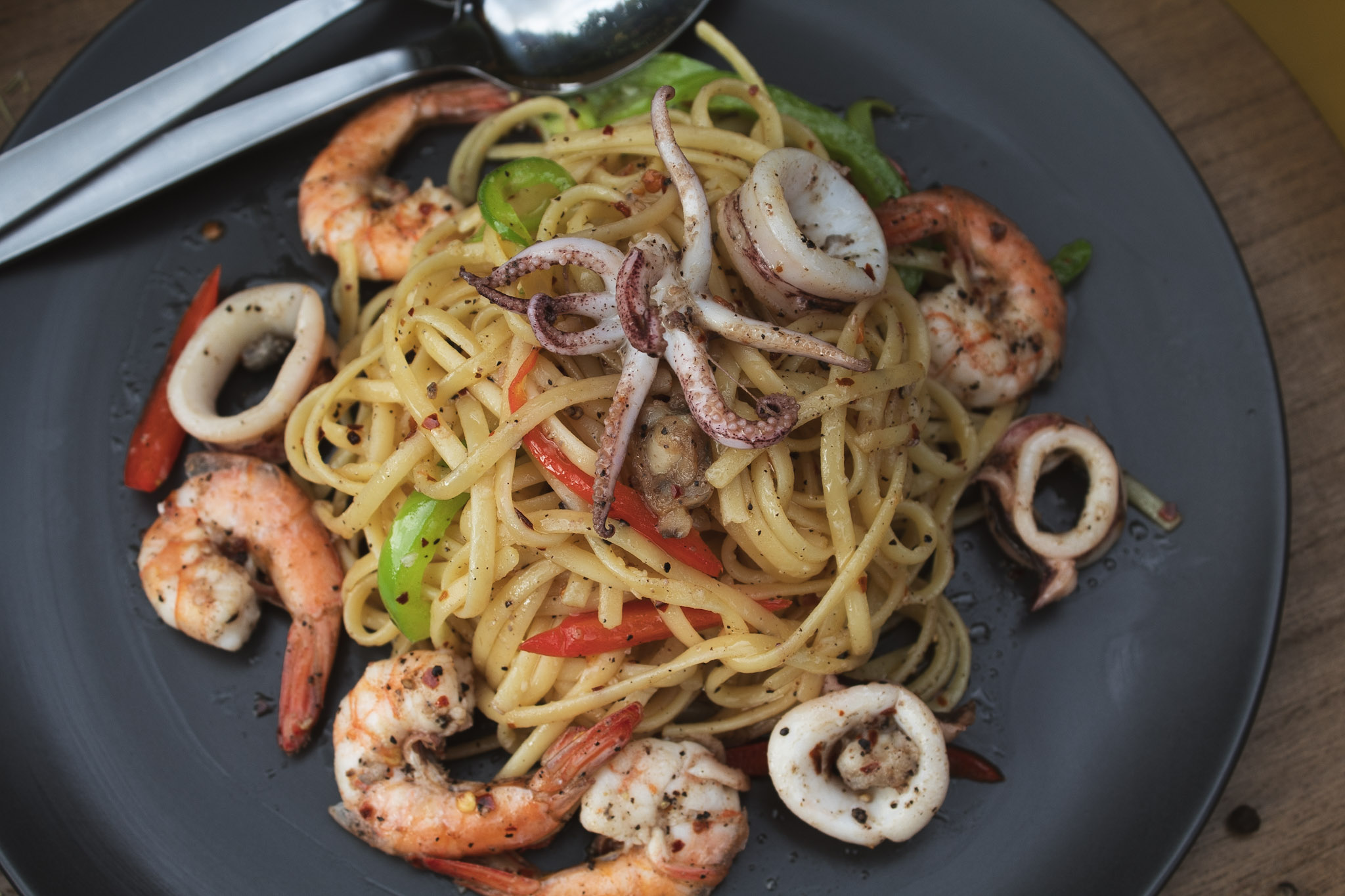 SEAFOOD AGLIO E OLIO PASTA